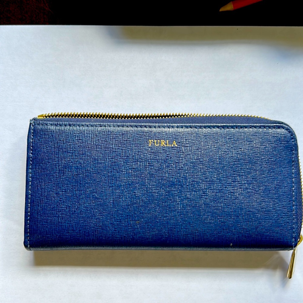 Furla zip wallet